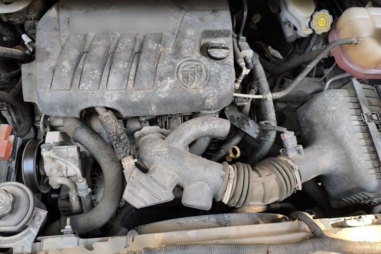 Used Buick GL8 2014 2.4L Executive Edition Engine Bay