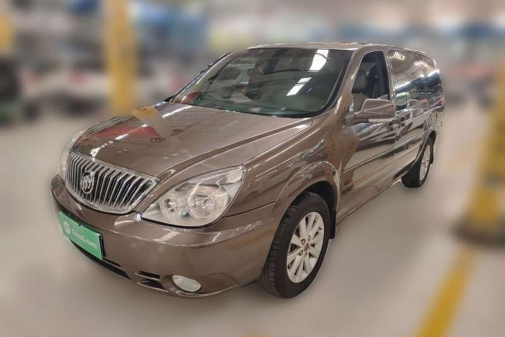 Used Buick GL8 2014 2.4L Classic Edition Front Left 45 Deg
