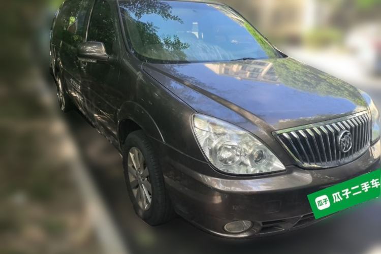 Used Buick GL8 2014 2.4L Classic Edition Front Right 45 Deg