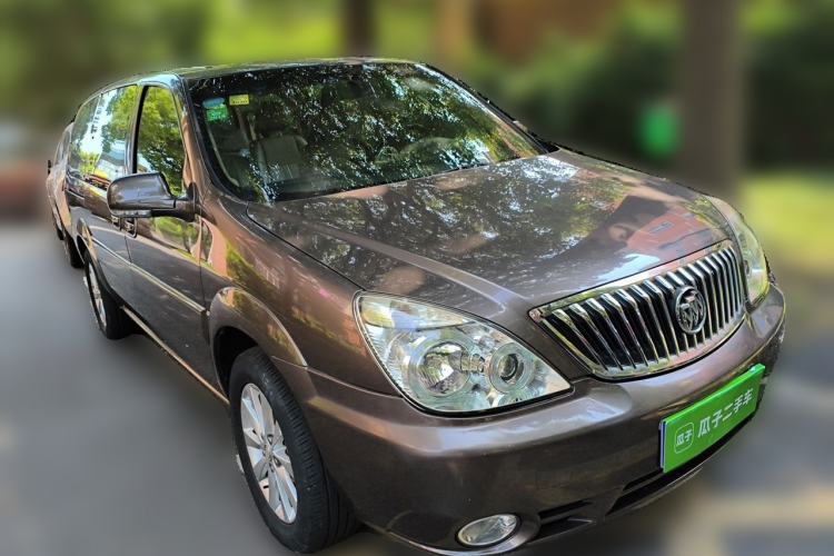 Used Buick GL8 2014 2.4L Executive Edition Front Right 45 Deg