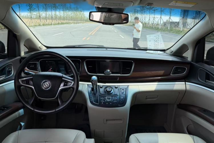 Used Buick GL8 2014 3.0L GT Luxury Business Haoya Edition Interior 1