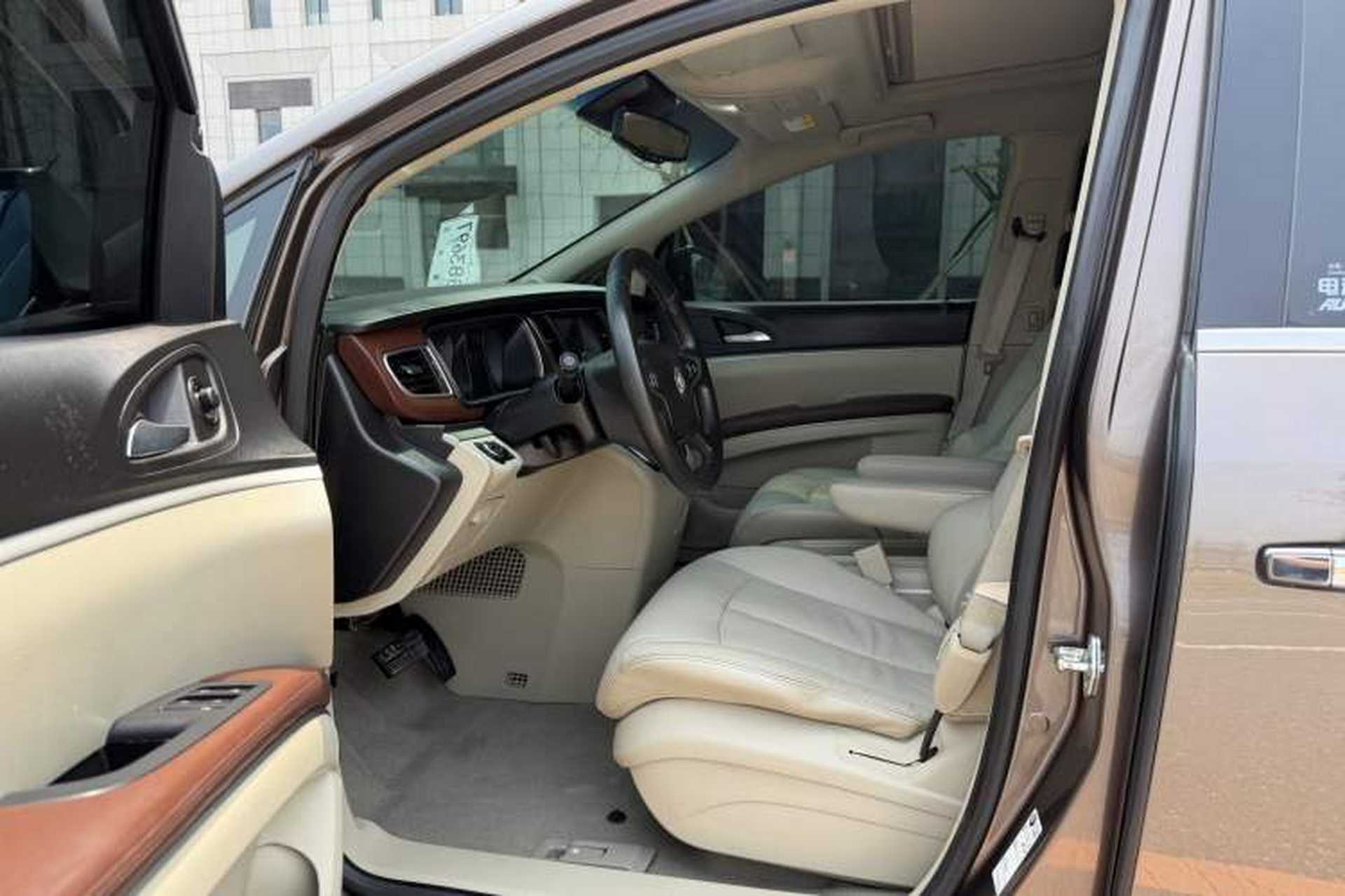 Used Buick GL8 2014 3.0L GT Luxury Business Haoya Edition Interior 2