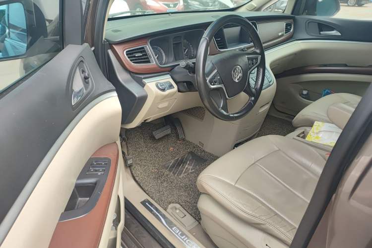 Used Buick GL8 2014 3.0L XT Luxury Business Flagship Edition Interior 3