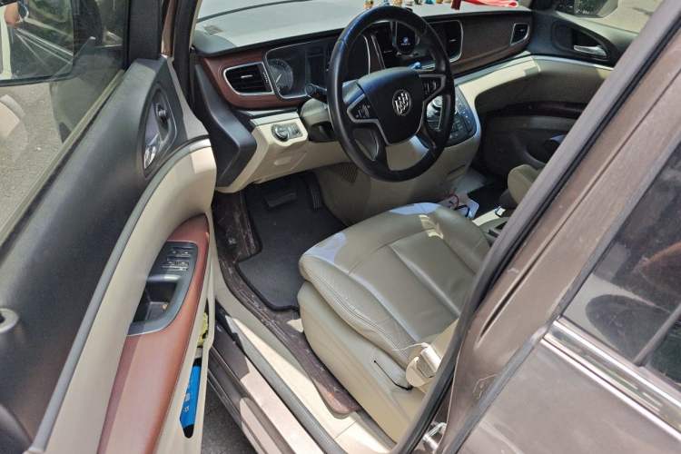 Used Buick GL8 2014 2.4L LT Luxury Business Executive Edition Interior 3
