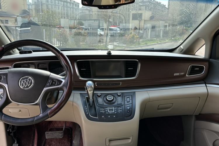 Used Buick GL8 2014 3.0L XT Luxury Business Flagship Edition Interior 4