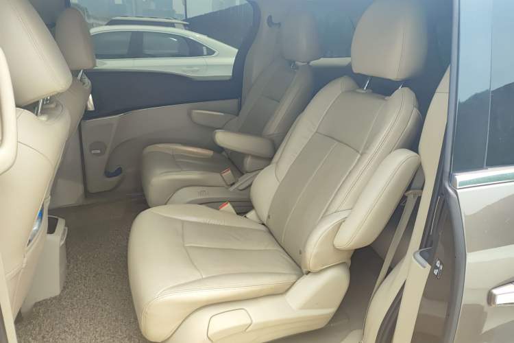 Used Buick GL8 2014 3.0L XT Luxury Business Flagship Edition Interior 4