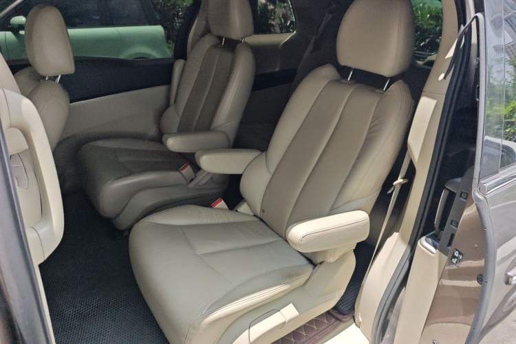 Used Buick GL8 2014 2.4L LT Luxury Business Executive Edition Interior 4
