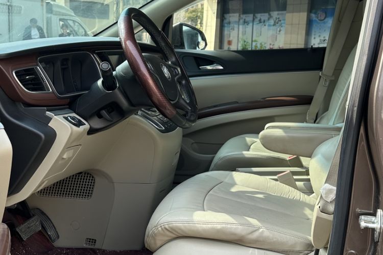 Used Buick GL8 2014 3.0L XT Luxury Business Flagship Edition Interior 5