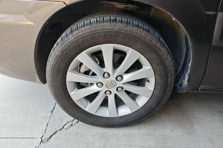 Used Buick GL8 2014 2.4L Classic Edition Left Front Wheel Hub