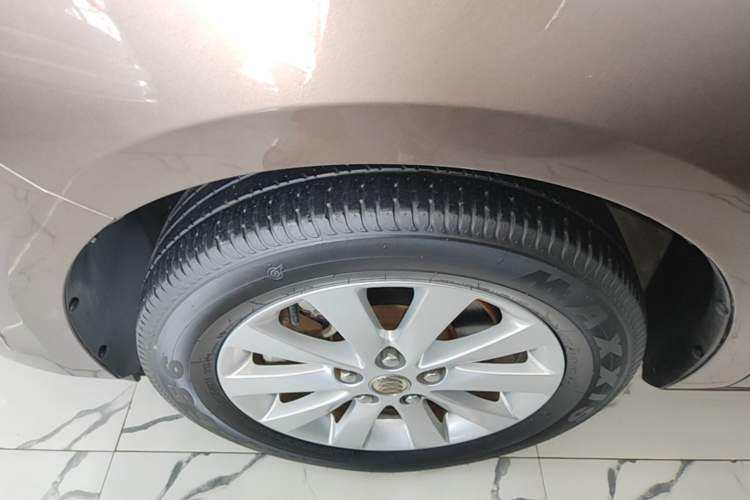 Used Buick GL8 2014 2.4L LT Luxury Business Executive Edition Left Front Wheel Hub