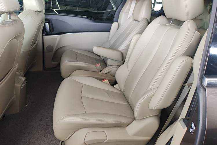 Used Buick GL8 2014 2.4L LT Luxury Business Executive Edition Left Rear Seat