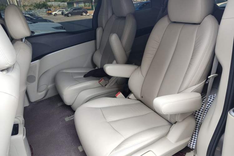 Used Buick GL8 2014 3.0L GT Luxury Business Haoya Edition Left Rear Seat