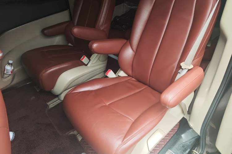 Used Buick GL8 2014 2.4L CT Luxury Business Comfort Edition Left Rear Seat
