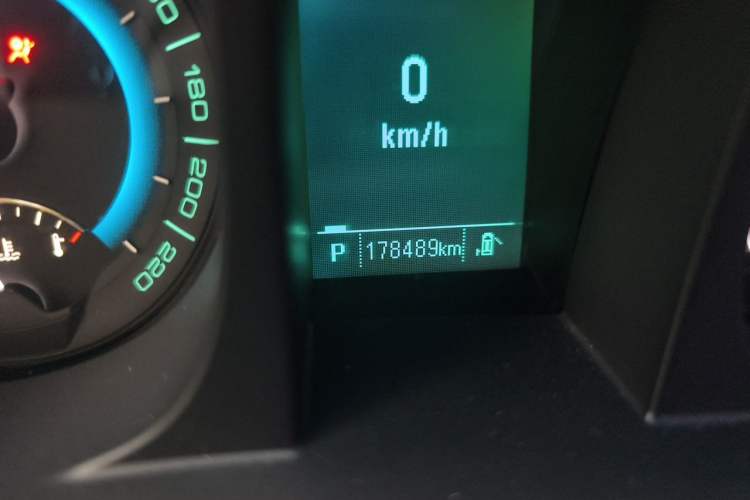 Used Buick GL8 2014 3.0L XT Luxury Business Flagship Edition Odometer Close Up