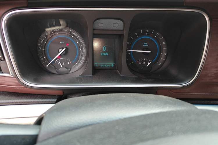 Used Buick GL8 2014 2.4L CT Luxury Business Comfort Edition Odometer Close Up