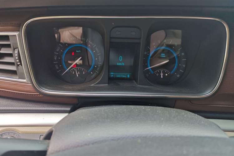 Used Buick GL8 2014 3.0L XT Luxury Business Flagship Edition Odometer Close Up