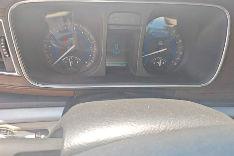 Used Buick GL8 2014 3.0L XT Luxury Business Flagship Edition Odometer Close Up