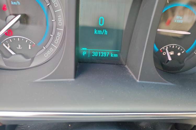 Used Buick GL8 2014 3.0L GT Luxury Business Haoya Edition Odometer Close Up