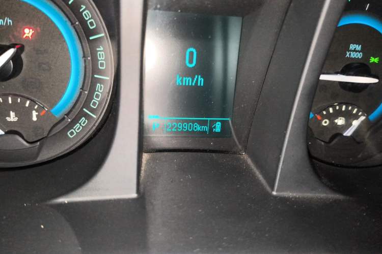 Used Buick GL8 2014 2.4L CT Luxury Business Comfort Edition Odometer Close Up