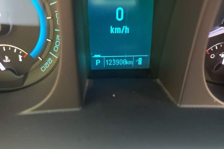 Used Buick GL8 2014 3.0L GT Luxury Business Haoya Edition Odometer Close Up
