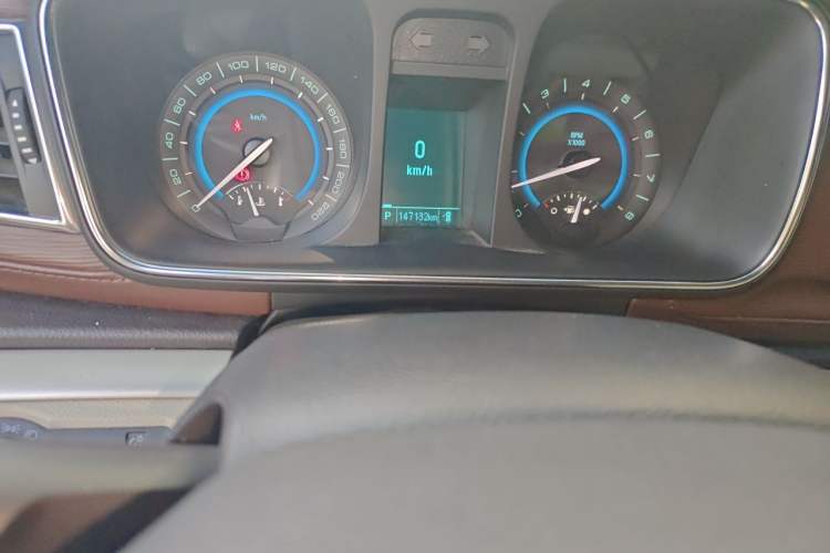 Used Buick GL8 2014 3.0L XT Luxury Business Flagship Edition Odometer Close Up