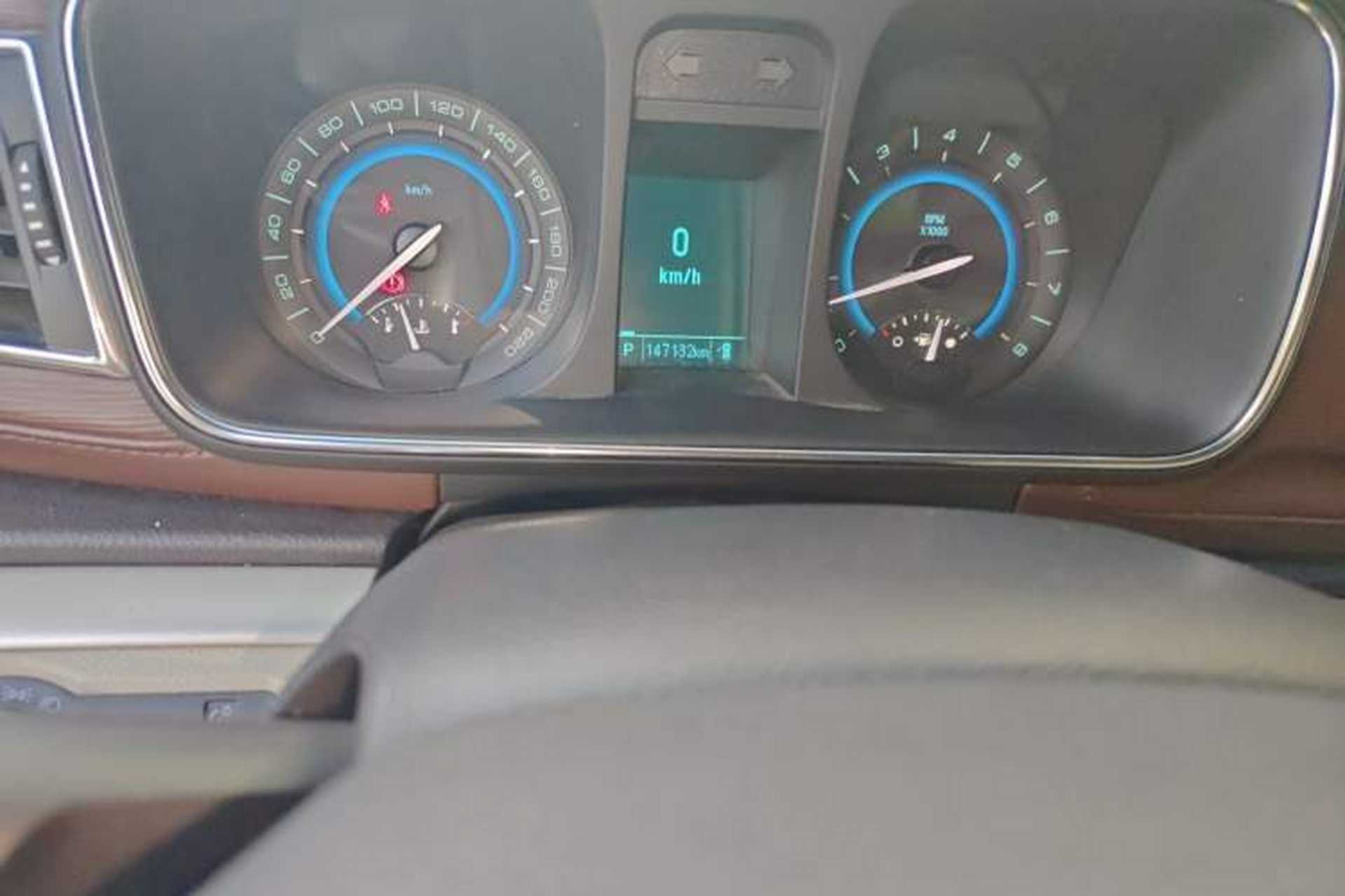 Used Buick GL8 2014 3.0L XT Luxury Business Flagship Edition Odometer Close Up