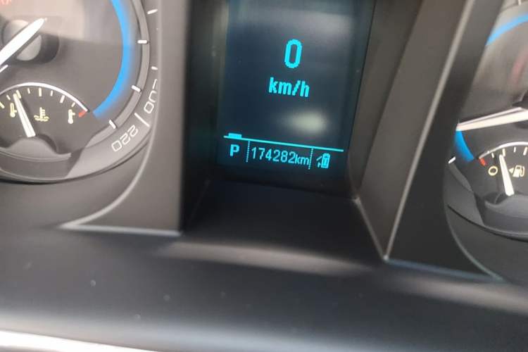 Used Buick GL8 2014 3.0L GT Luxury Business Haoya Edition Odometer Close Up