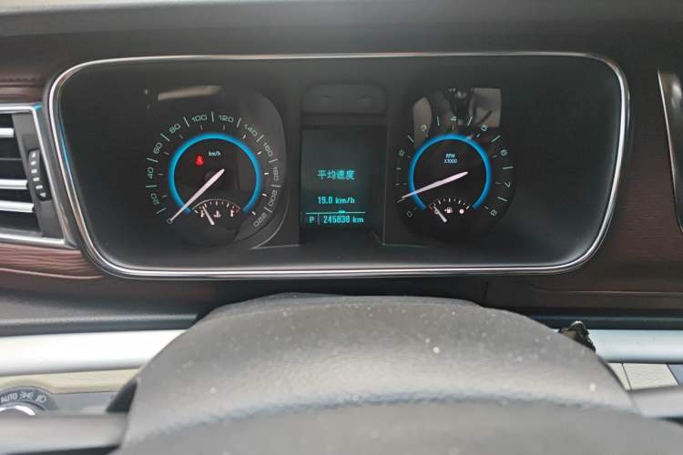 Used Buick GL8 2014 3.0L XT Luxury Business Flagship Edition Odometer Close Up