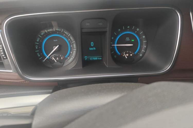 Used Buick GL8 2014 3.0L XT Luxury Business Flagship Edition Odometer Close Up