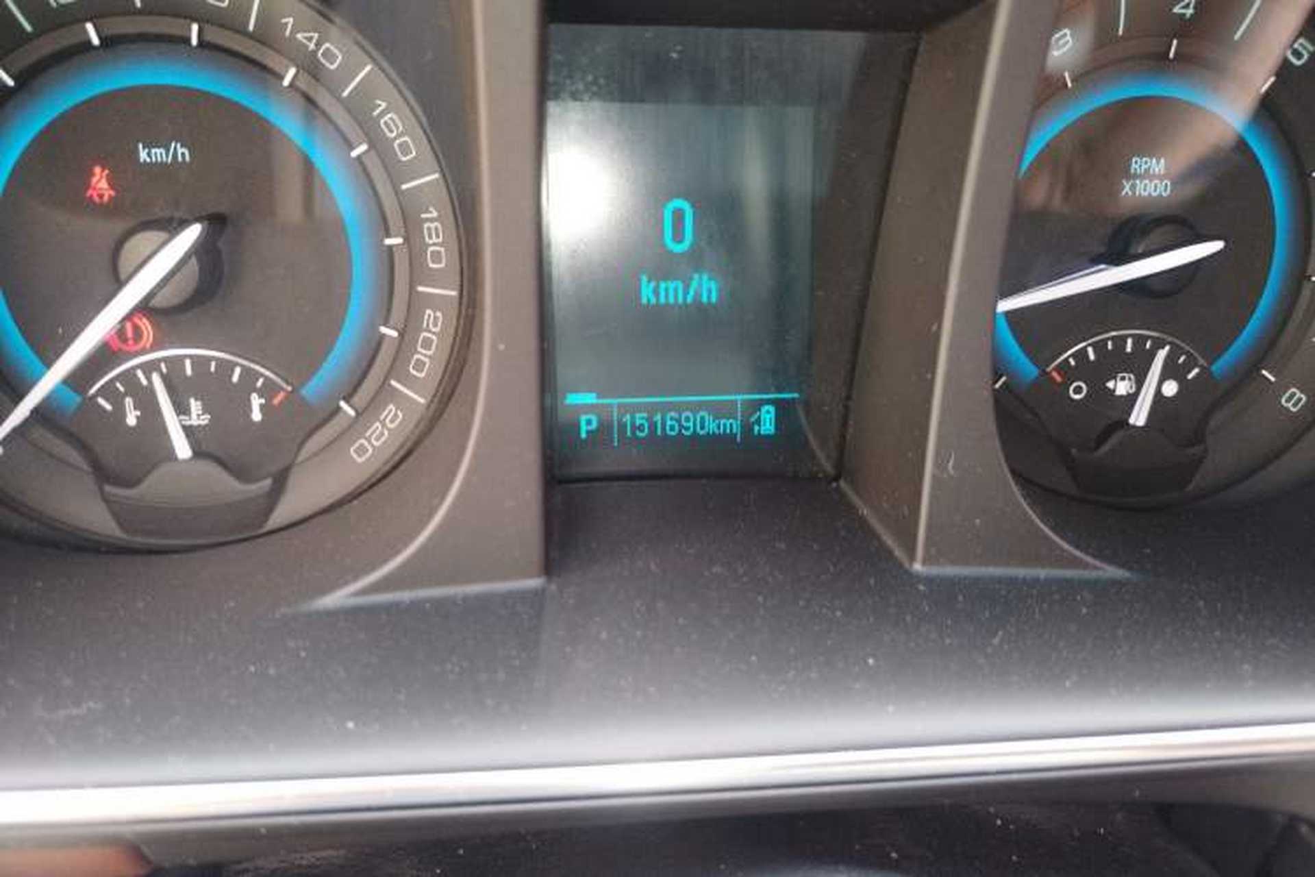 Used Buick GL8 2014 2.4L CT Luxury Business Comfort Edition Odometer Close Up