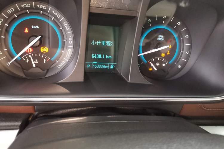 Used Buick GL8 2014 3.0L XT Luxury Business Flagship Edition Odometer Close Up