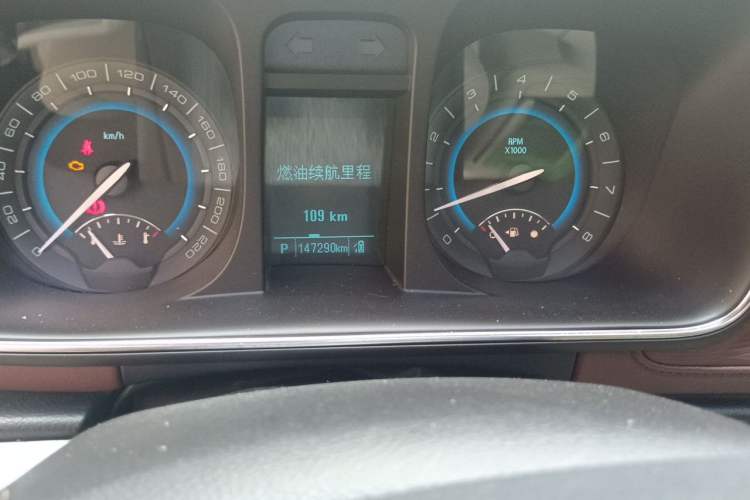 Used Buick GL8 2014 3.0L XT Luxury Business Flagship Edition Odometer Close Up