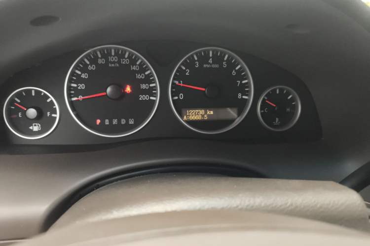 Used Buick GL8 2014 2.4L Classic Edition Odometer Close Up
