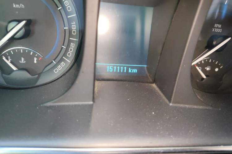 Used Buick GL8 2014 3.0L XT Luxury Business Flagship Edition Odometer Close Up