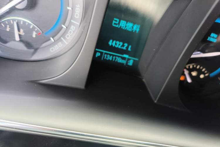Used Buick GL8 2014 3.0L GT Luxury Business Haoya Edition Odometer Close Up
