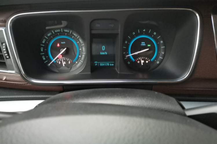 Used Buick GL8 2014 3.0L GT Luxury Business Haoya Edition Odometer Close Up