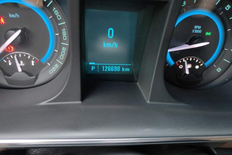 Used Buick GL8 2014 2.4L CT Luxury Business Comfort Edition Odometer Close Up