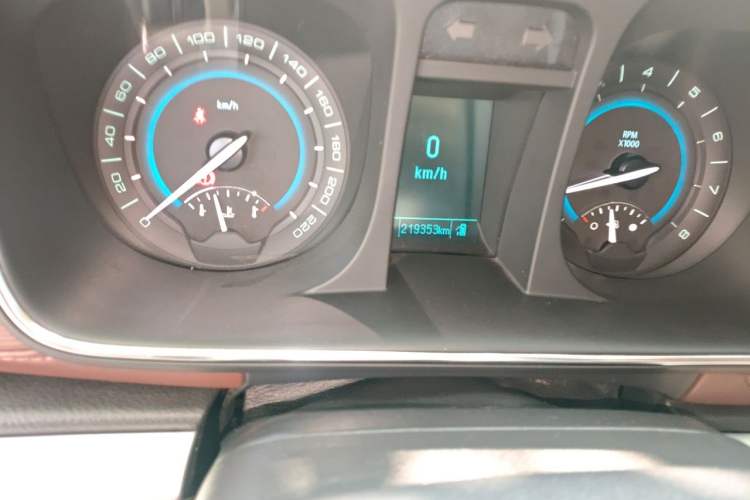 Used Buick GL8 2014 2.4L LT Luxury Business Executive Edition Odometer Close Up