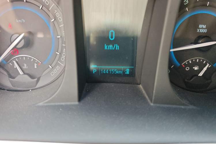 Used Buick GL8 2014 2.4L LT Luxury Business Executive Edition Odometer Close Up