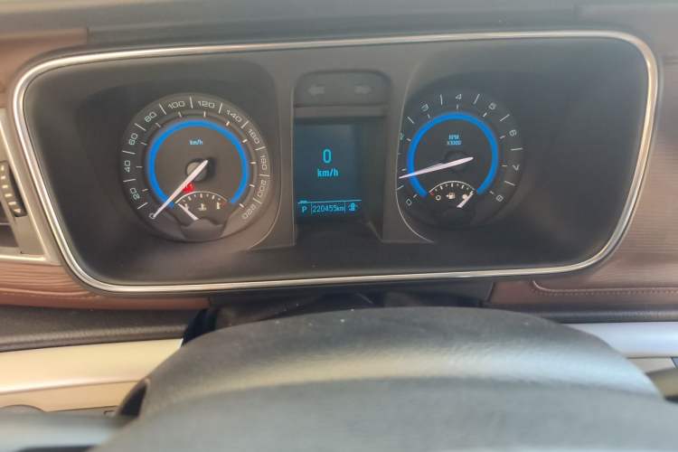 Used Buick GL8 2014 3.0L GT Luxury Business Haoya Edition Odometer Close Up