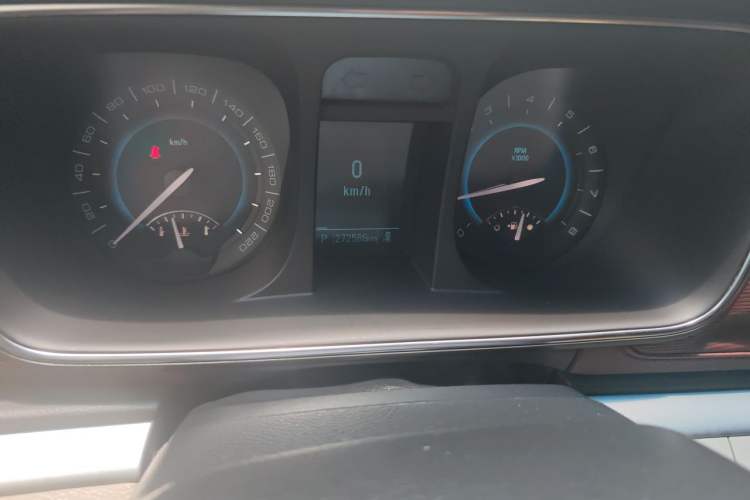 Used Buick GL8 2014 2.4L CT Luxury Business Comfort Edition Odometer Close Up