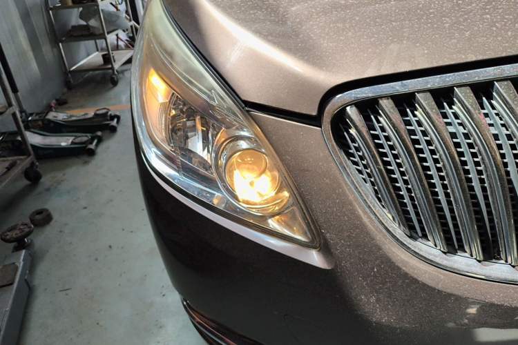 Used Buick GL8 2014 2.4L CT Luxury Business Comfort Edition Right Front Headlight