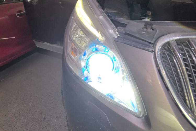 Used Buick GL8 2014 3.0L GT Luxury Business Haoya Edition Right Front Headlight