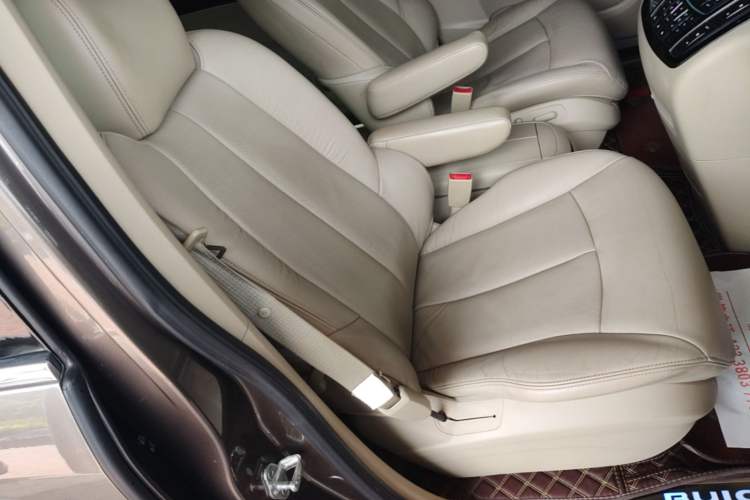 Used Buick GL8 2014 3.0L XT Luxury Business Flagship Edition Right Front Seat