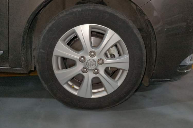 Used Buick GL8 2014 3.0L GT Luxury Business Haoya Edition Right Front Wheel Hub