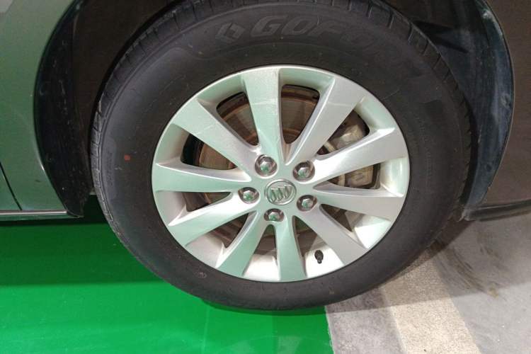 Used Buick GL8 2014 2.4L LT Luxury Business Executive Edition Right Front Wheel Hub