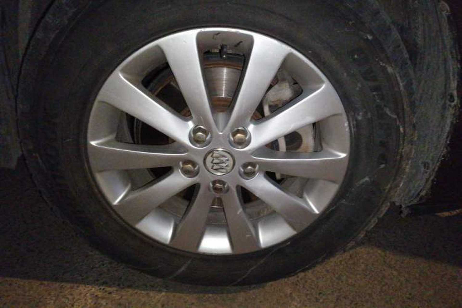 Used Buick GL8 2014 2.4L LT Luxury Business Executive Edition Right Front Wheel Hub