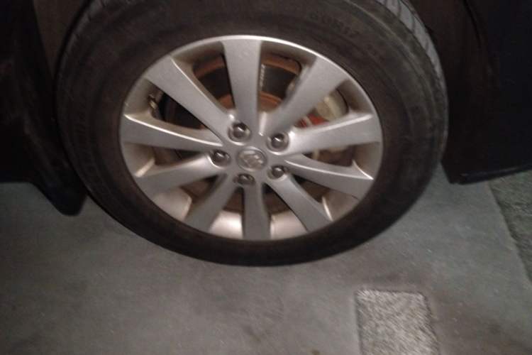 Used Buick GL8 2014 2.4L LT Luxury Business Executive Edition Right Front Wheel Hub