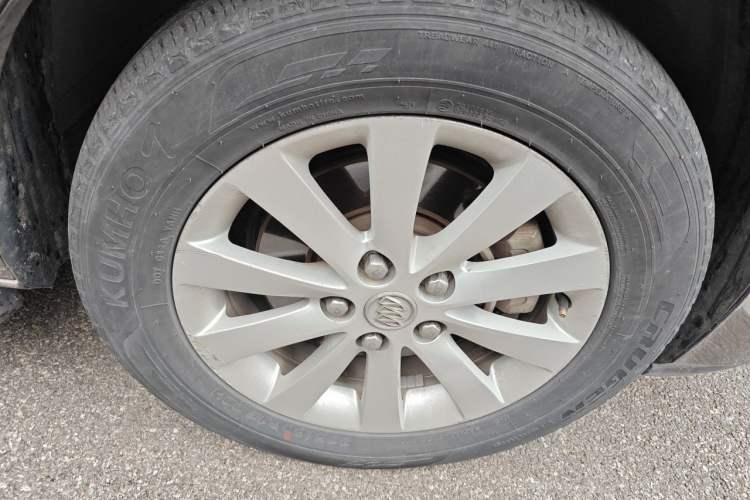 Used Buick GL8 2014 2.4L CT Luxury Business Comfort Edition Right Front Wheel Hub