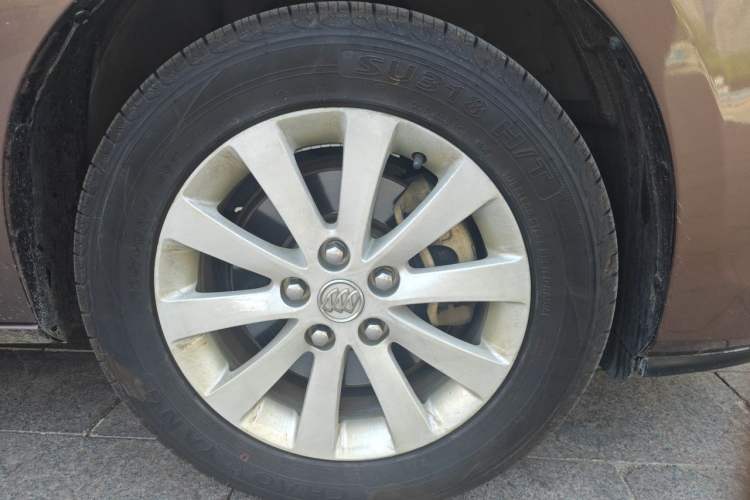 Used Buick GL8 2014 2.4L LT Luxury Business Executive Edition Right Front Wheel Hub
